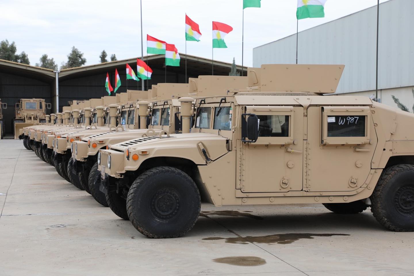 صور .. التحالف الدولي يزود قوات البيشمركة بدفعة جديدة من المعدات العسكرية