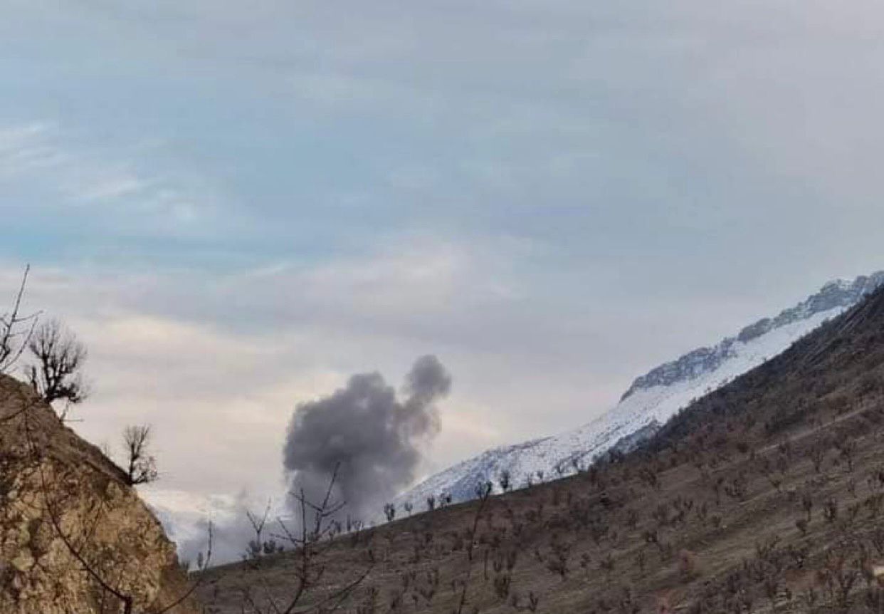 Turkish artillery bombs a village in Duhok