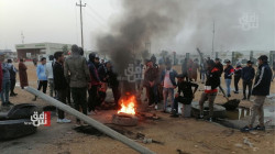 محتجون غاضبون يلوحون بإغلاق مواقع نفطية "مهمة" جنوبي العراق