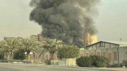 صور وفيديو.. حريق يلتهم محالاً تجارية داخل مجمع سكني شرقي بغداد