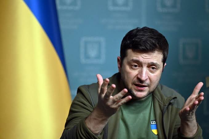 رئيس أوكرانيا مخاطبا حلف الناتو: اعطونا 1% من دباباتكم وطائراتكم