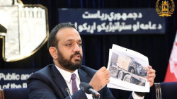 وزير يشرف على 7 مليارات دولار يتحول إلى سائق تاكسي.. صور 
