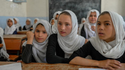 طالبان تأمر بإغلاق المدارس الثانوية للبنات بعد ساعات من فتحها 