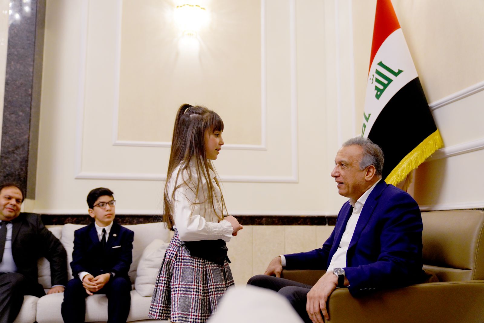 الكاظمي يوجه بدعم طفلة عراقية حصدت المرتبة الثانية في البطولة العالمية للذكاء الاصطناعي