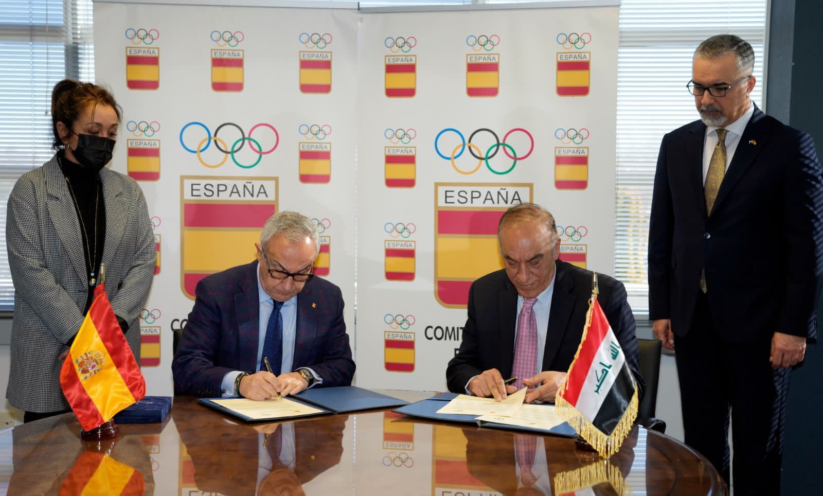 في أول زيارة لمسؤول رفيع منذ نصف قرن.. رئيس اللجنة الأولمبية الإسبانية يصل بغداد