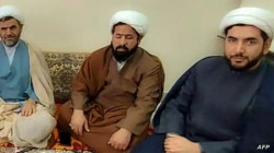 صورة وفيديو.. طعن 3 رجال دين داخل ضريح الامام الرضا في إيران