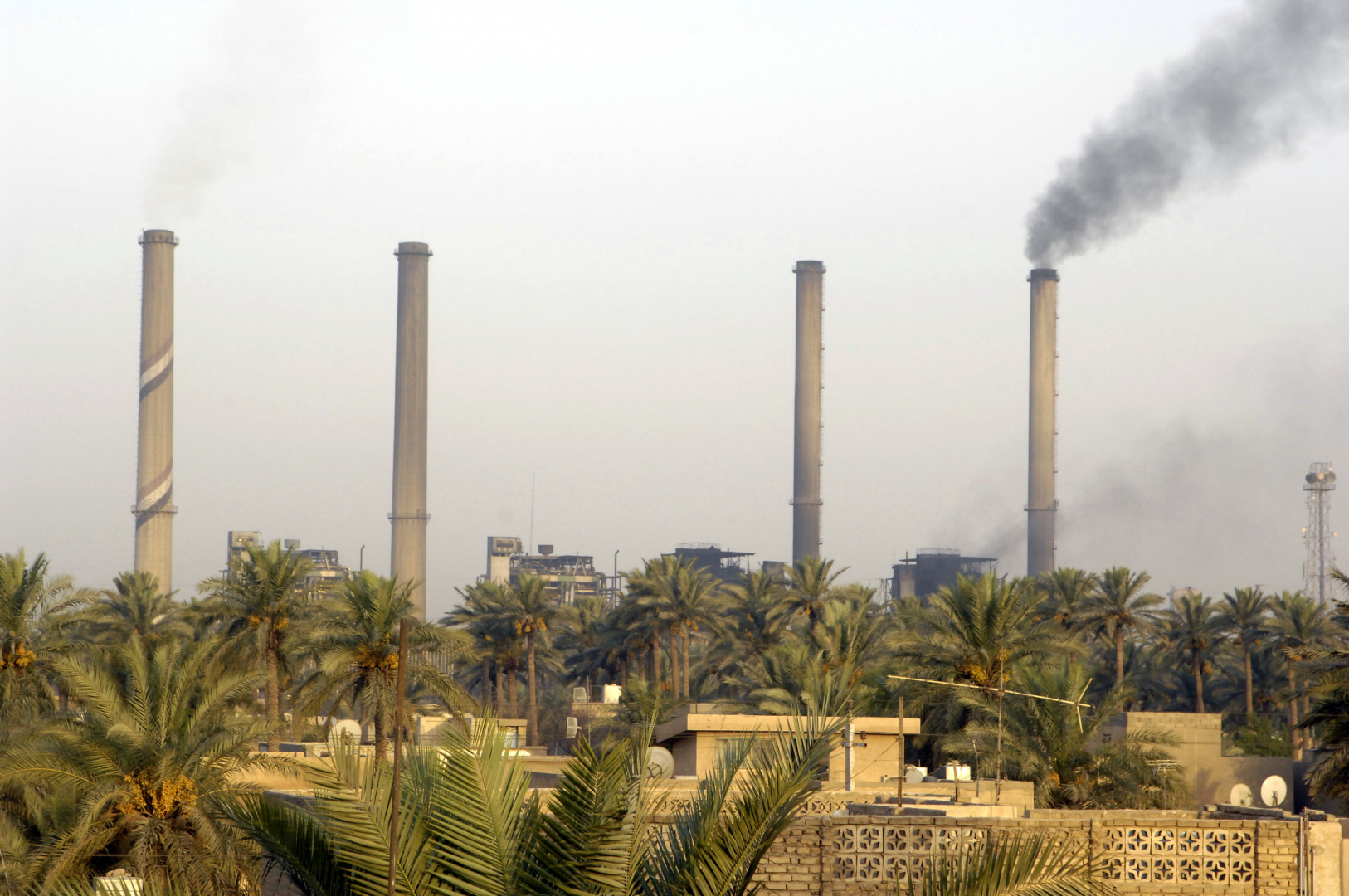 Protestors denounce raising black oil prices in Baghdad 