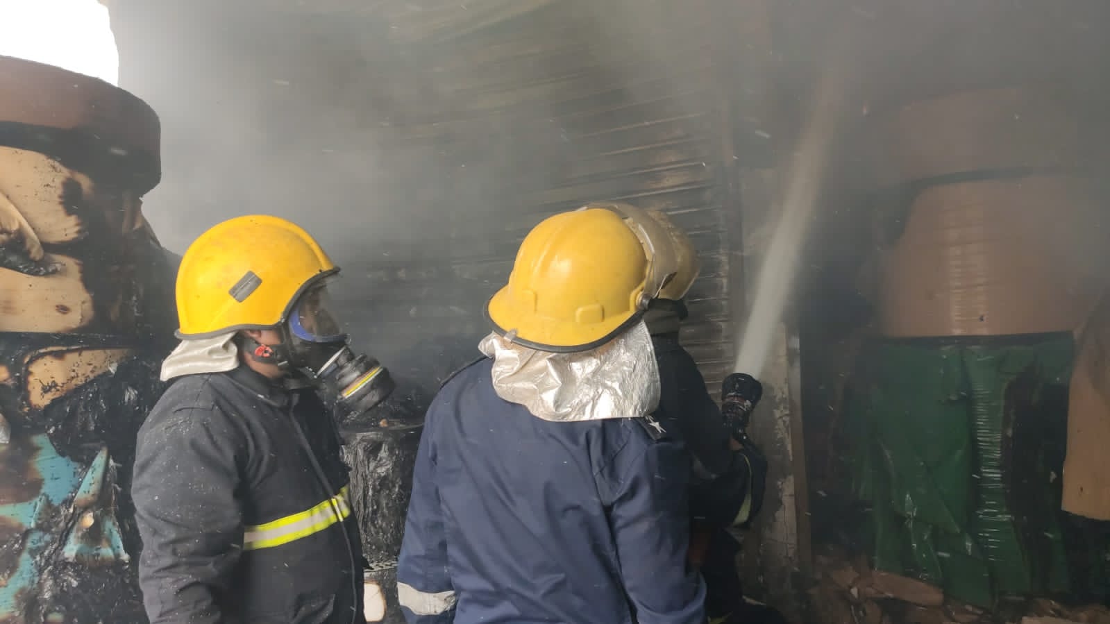  حريق يلتهم معمل ورق في بغداد 