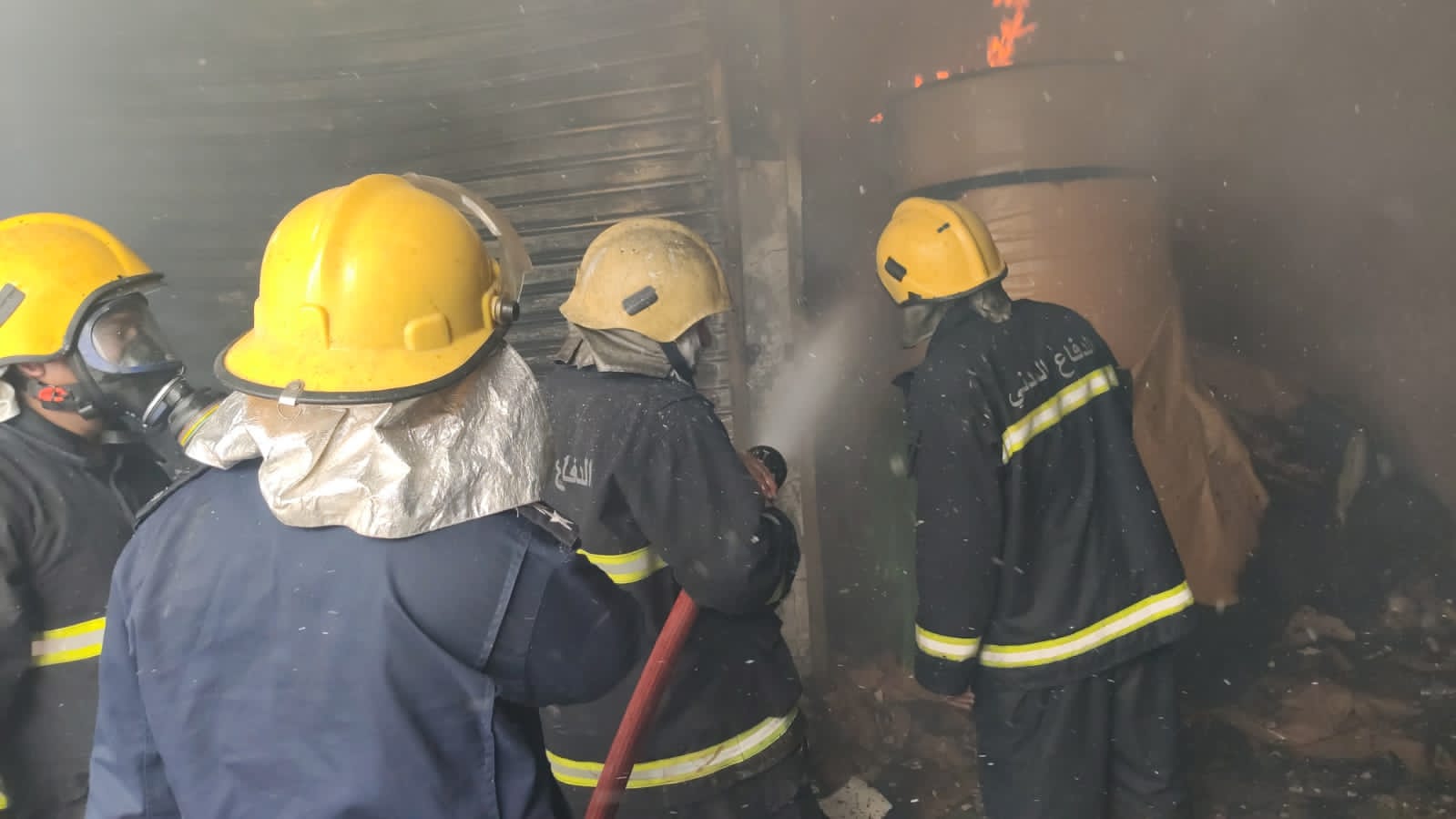  حريق يلتهم معمل ورق في بغداد 