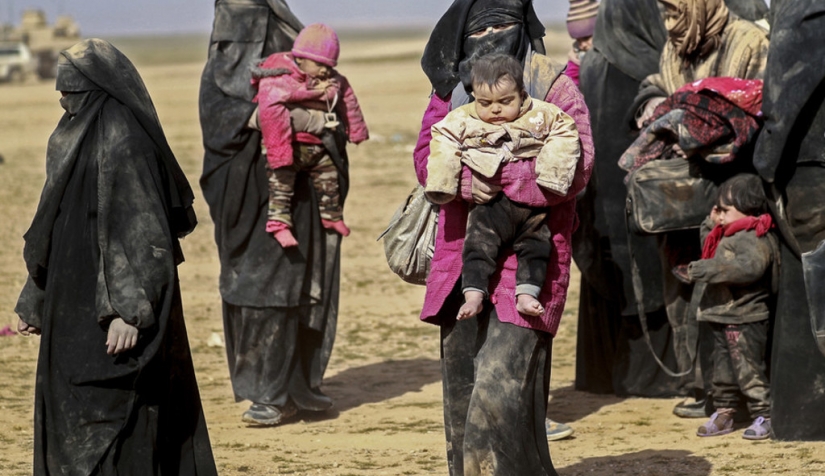 بينهن عراقية .. داعش يجهز على ثلاث نساء في مخيم الهول بسوريا