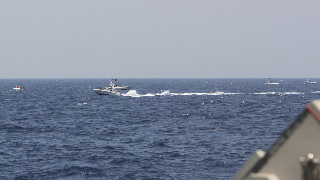 الحرس الثوري يحتجز سفينة أجنبية تحمل وقوداً مهرباً ويعتقل طاقمها في الخليج