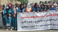 متطوعو الصحة يتظاهرون في السليمانية وأساتذة يغلقون باب جامعتها احتجاجاً على تأخير الرواتب