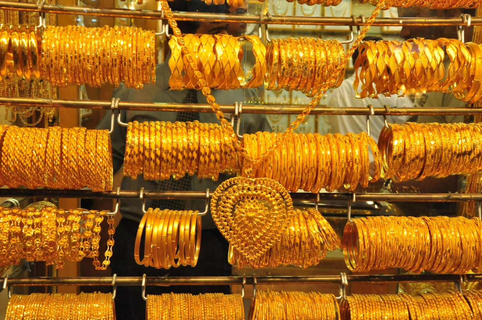 Gold prices drop in the Iraqi capital today