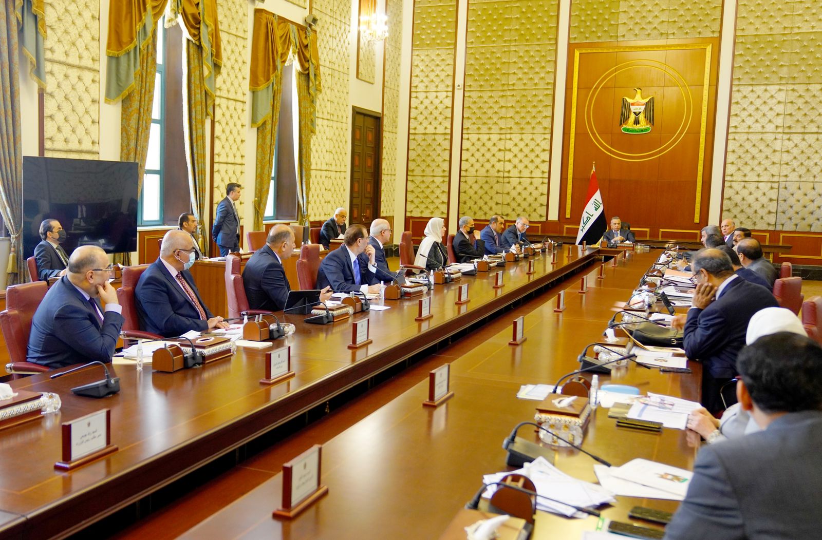 The Iraqi government takes 5 new decisions and issues 3 directives related to electricity