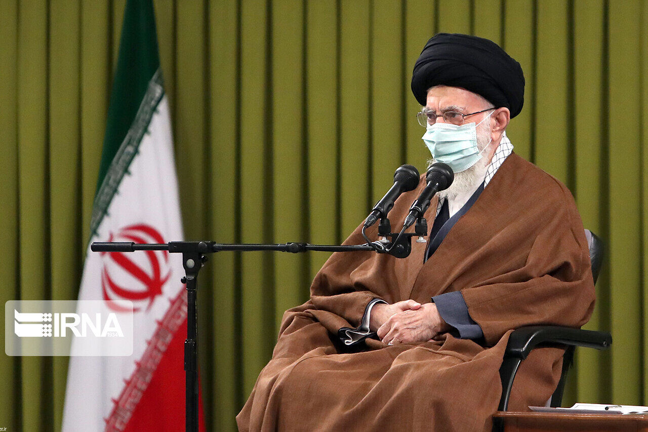 خامنئي يتحدث عن "نظام دولي جديد" ويشدد على مشاركة إيران فيه