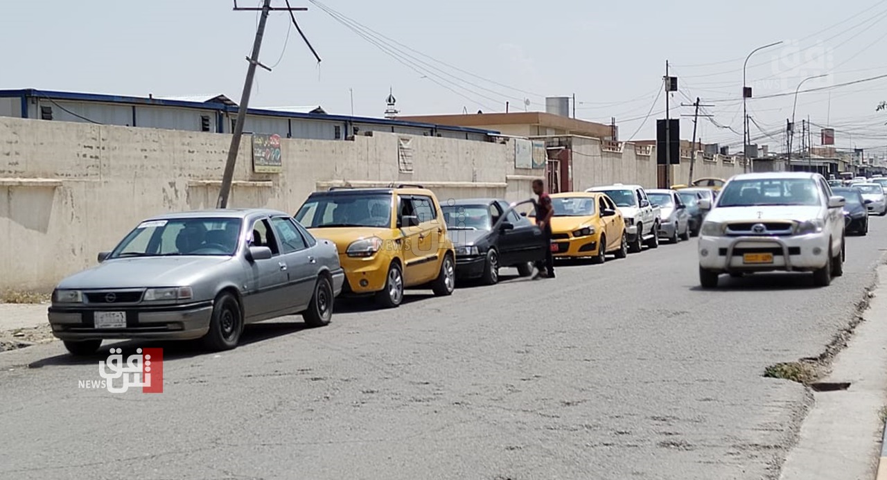 الموصل.. الطوابير تحاصر محطات الوقود ومسؤولون يكشفون عن "نظام جديد" لحل الأزمة