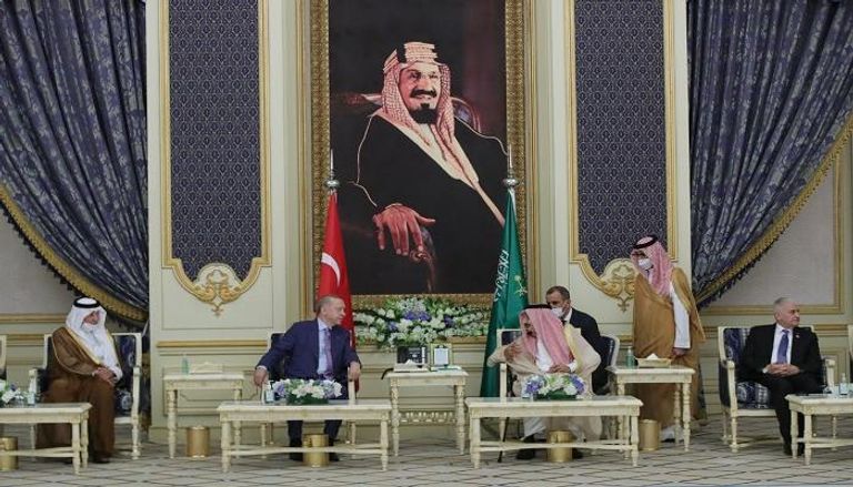 أردوغان يلتقي الملك سلمان في أول زيارة للسعودية منذ خمس سنوات