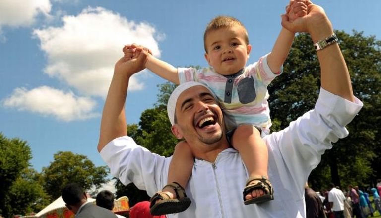 Muslims celebrate Eid Al-Fitr in three days