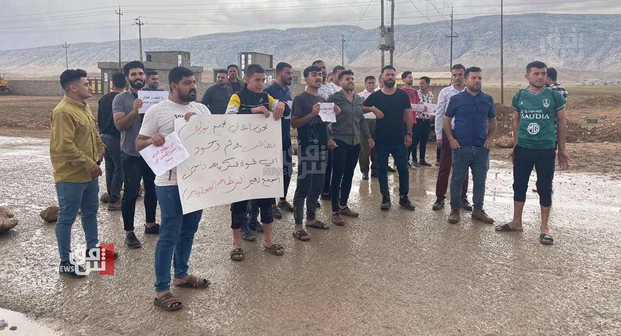 Demonstrators in Sinjar demand