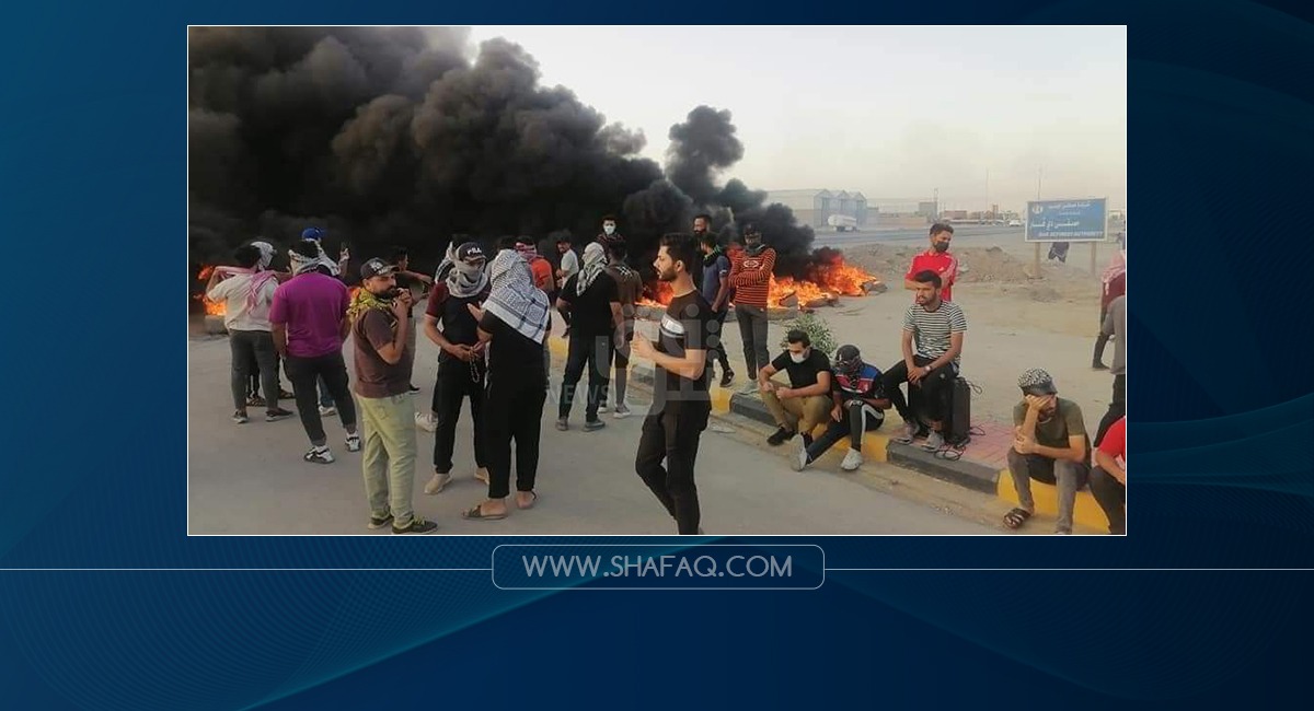 محتجون يطالبون بالوظائف يغلقون مصفاة نفطية جنوبي العراق