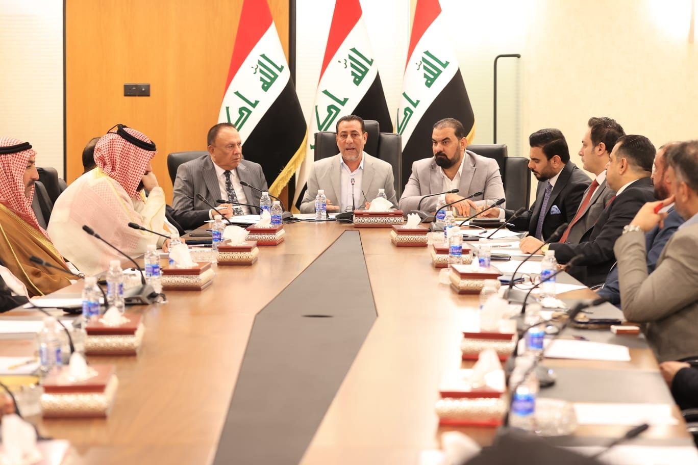 خمس لجان في البرلمان العراقي تختار رؤساء السن 