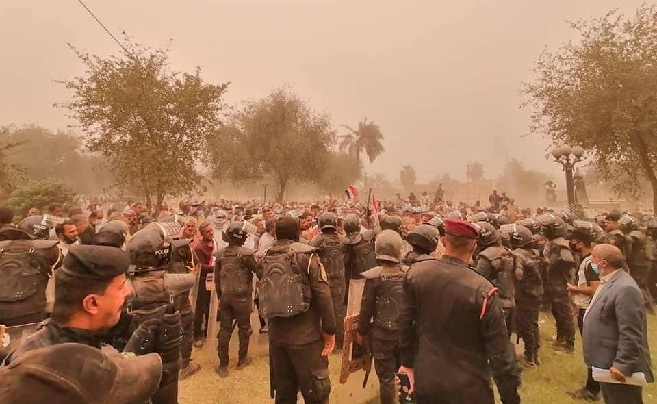 صور.. أسرى حرب الخليج يتظاهرون وسط بغداد 