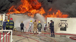 الدفاع المدني يخمد حريقاً كبيراً داخل محطة وقود في كركوك (صور)