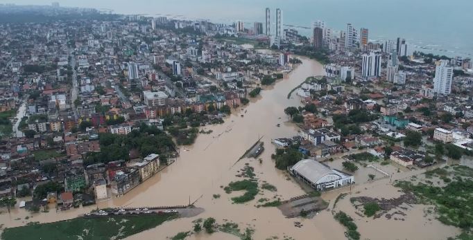 مصرع 48 شخصاً جراء الامطار في البرازيل 