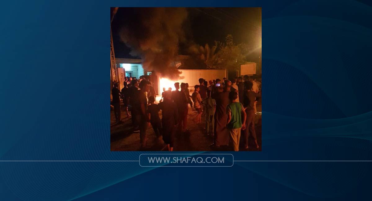 Protestors storm an electricity department east of Dhi Qar 