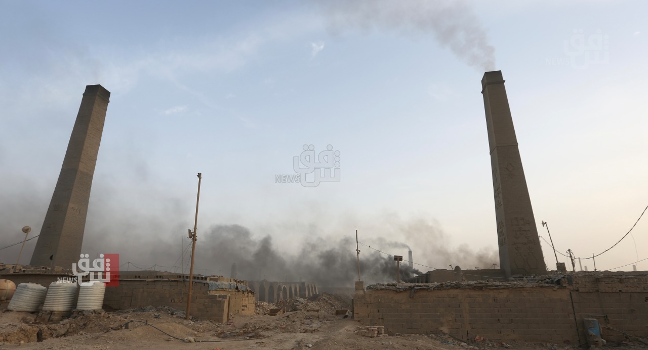 معامل الطابوق في بغداد.. مداخن عملاقة تنفث السم الأسود (صور)