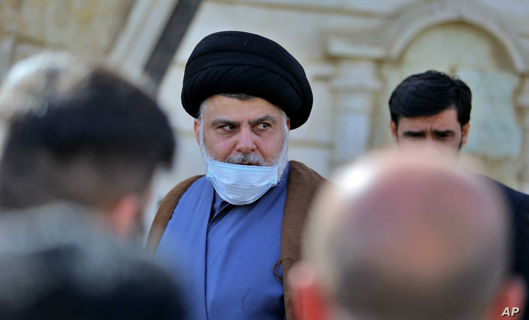 AlSadr holds a closed meeting with the resigning Sadrist MPs in Najaf 