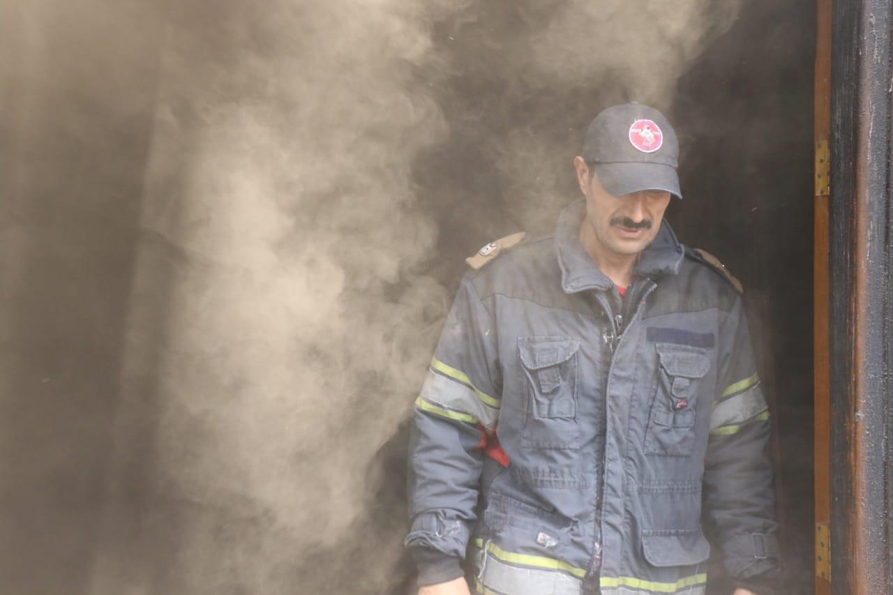 إصابة منتسب في الدفاع المدني أثناء إخماد حريق نادي اليرموك