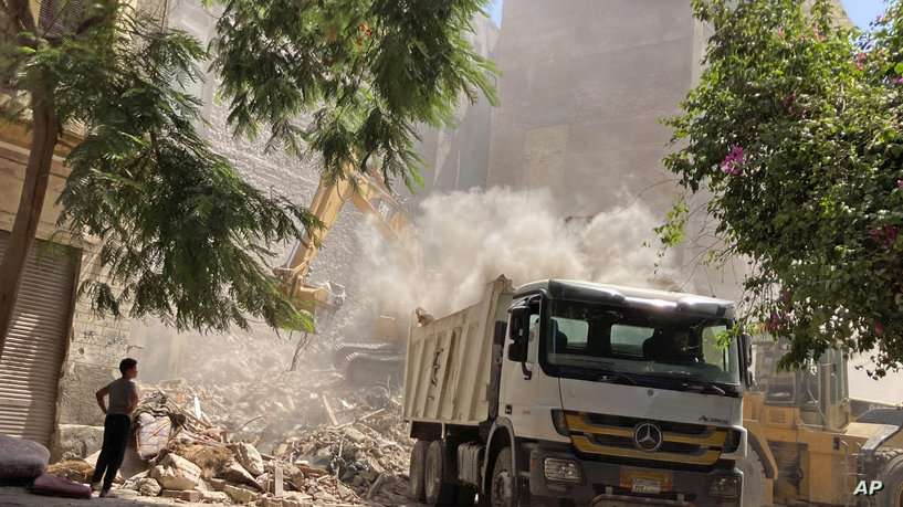 مقتل 6 أشخاص بانهيار مبنى في القاهرة