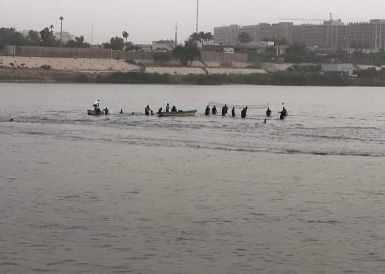 الموارد المائية تصدر توضيحاً بشأن ملعب كرة طائرة وسط نهر دجلة في بغداد
