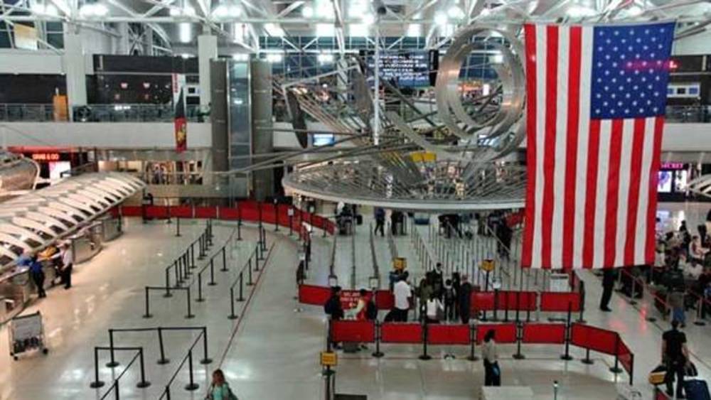"الغاء الاف الرحلات".. ازدحام غير مسبوق يضرب المطارات الأميركية