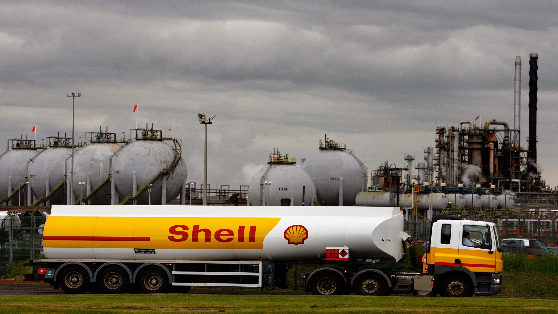 Shell's Iraq JV gas capture boost hinges on oil fields reaching their plateau: official