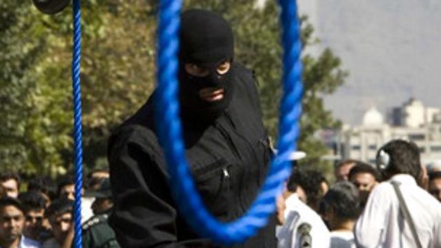 لا تتهموهم بالـ"حرابة".. رجل دين إيراني يدعو السلطات الى إيقاف "اعدامات" واعتقال الشباب الصغار