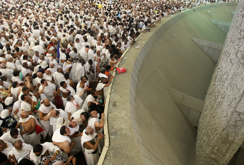 Muslims 'stone the devil' as final Hajj ritual