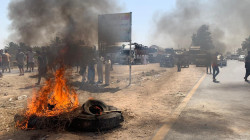 صور.. قطع طريق الحلة - الديوانية احتجاجاً على شح المياه وطلبة يتظاهرون وسط بغداد 