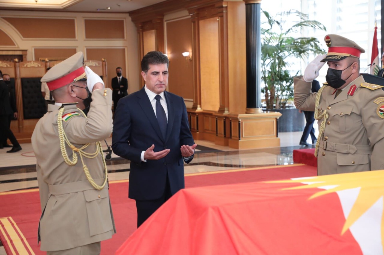President Barzani laid a wreath of flowers on the body of Ali Qazi 