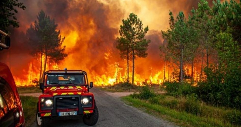 رئة أوروبا تختنق بالدخان.. تغير المناخ يفرض صيفاً ساخناً في كل مكان