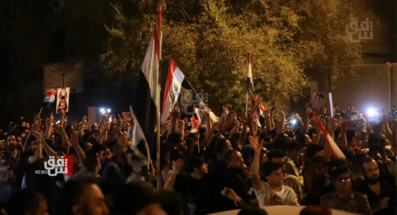 تظاهرة حاشدة أمام السفارة التركية ببغداد تنتهي بإنزال العلم (صور)