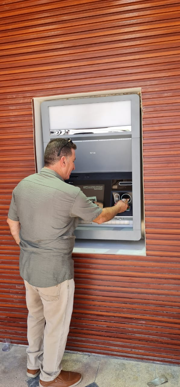 To facilitate the receipt of salaries.. Al-Rasheed Bank is setting up automatic teller machines that operate throughout the day