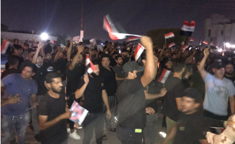   تظاهرات رافضة لترشيح السوداني أمام منزله في بغداد.. فيديو