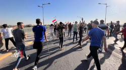 Dozens of al-Sadr's supporters rally towards the Green Zone