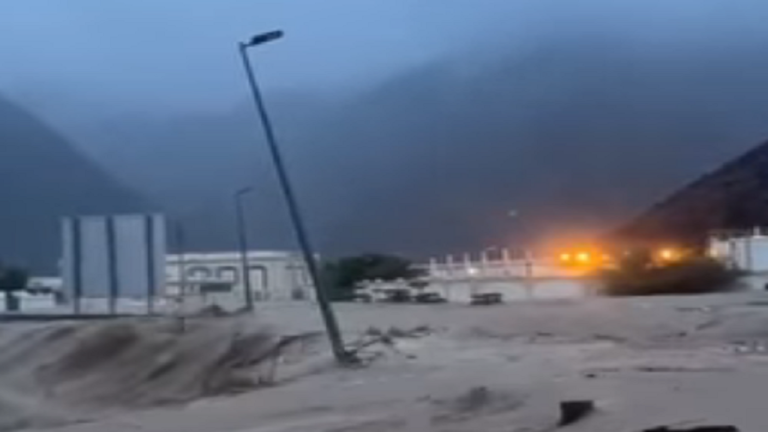فيضانات وسيول وصافرات إنذار "غير مسبوقة" في الإمارات  