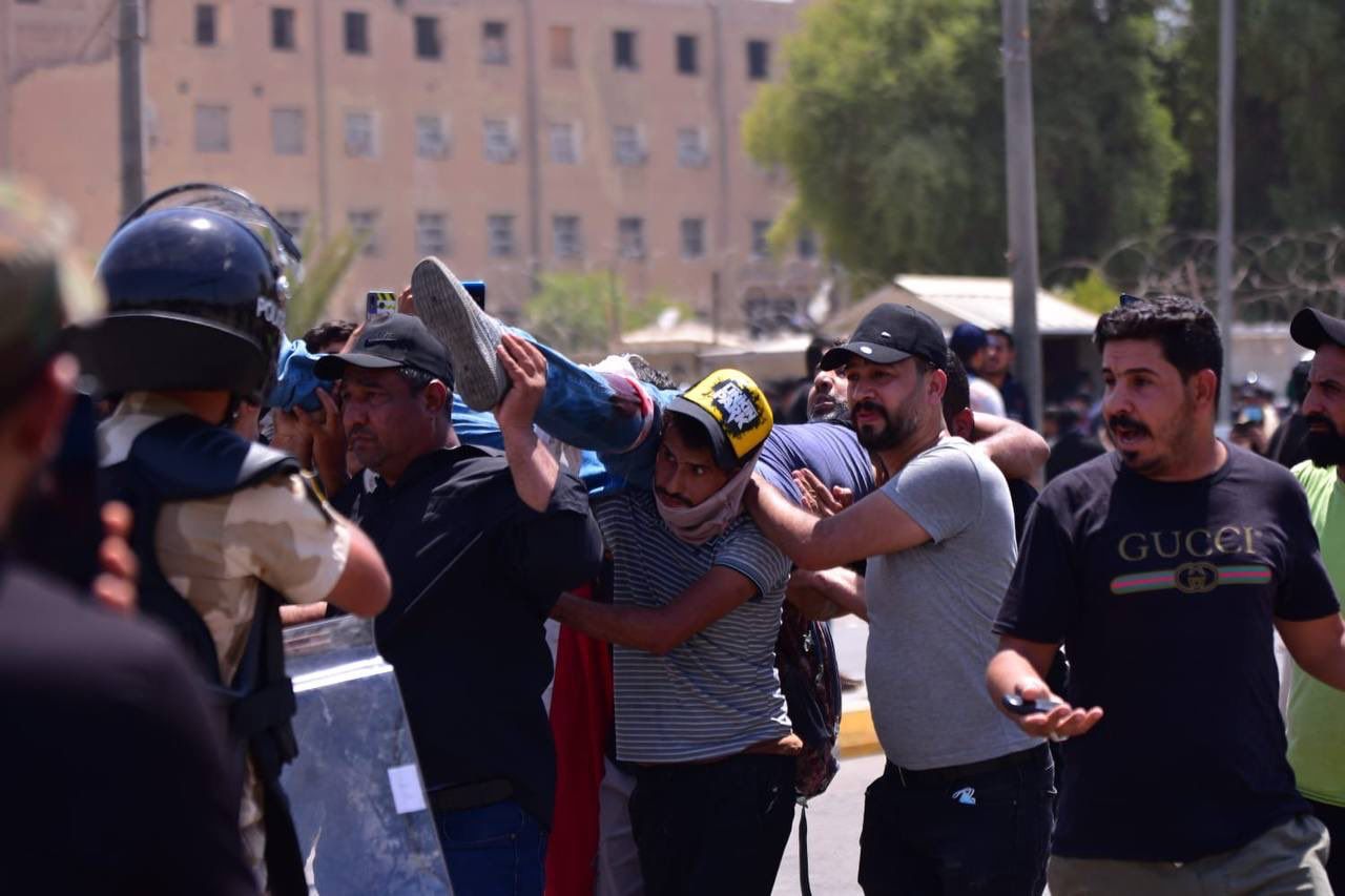 Scores injured in clashes between demonstrators and law enforcement near the Green Zone 