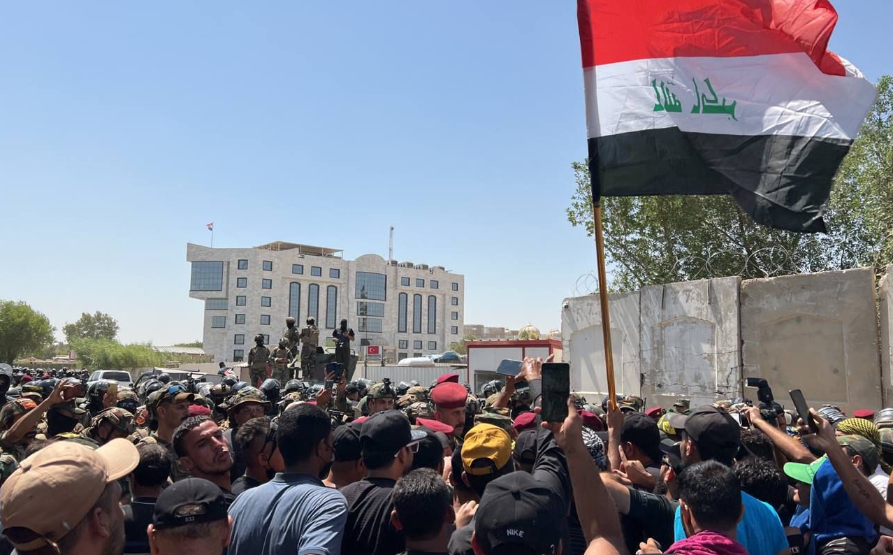Al-Sadr supporters break into the Supreme Judicial Council's building