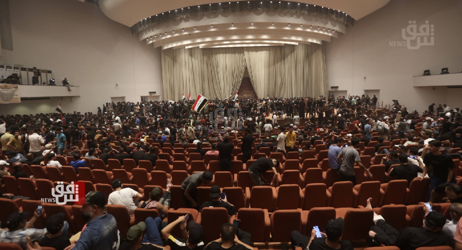 Al-Sadr's advisor urges the protestors to leave the Supreme Judicial Council 