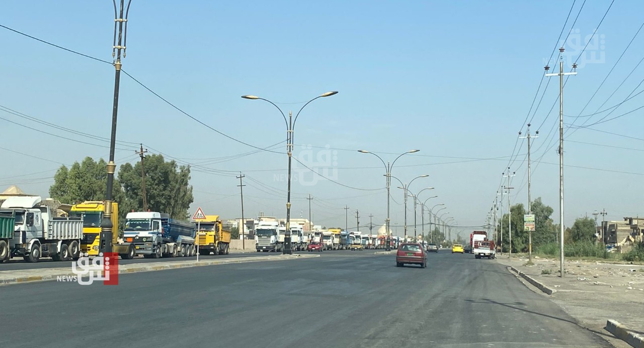 الموصل تغص بطوابير لمئات الشاحنات أمام محطات الوقود (صور)